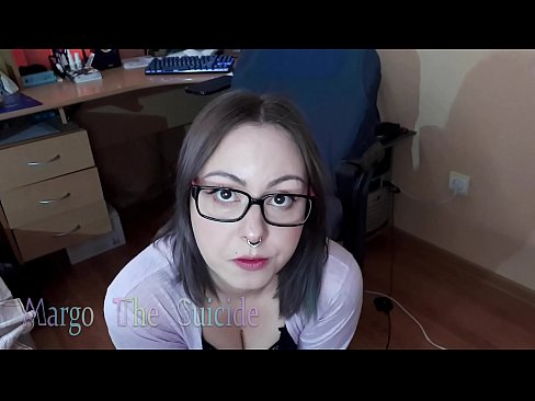 ❤️ Seksīga meitene ar brillēm sūc dildo dziļi kamerā ️ Super sekss pie mums ❤