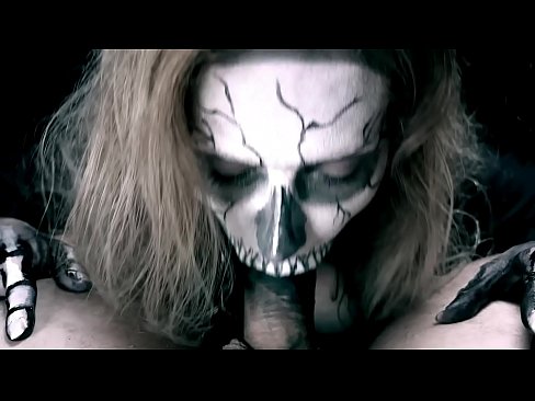 ❤️ Demoniska meitene sūc locekli ar savu melno muti un norij spermu. ️ Super sekss pie mums ❤